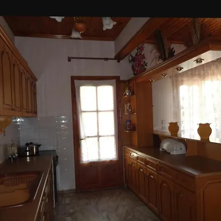 Nikos Apartman *